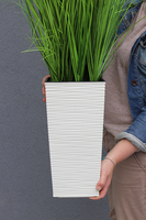 Merino Krem, sztuczna trawa w plastikowej dłutowanej donicy, wys.125cm