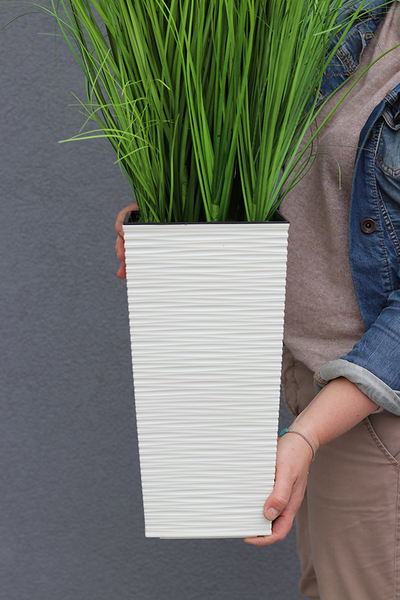 Merino Krem, sztuczna trawa w plastikowej dłutowanej donicy, wys.125cm