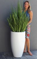 Geronia Fiberglass, wysokiej jakości sztuczna trawa w białej donicy, wys.170cm