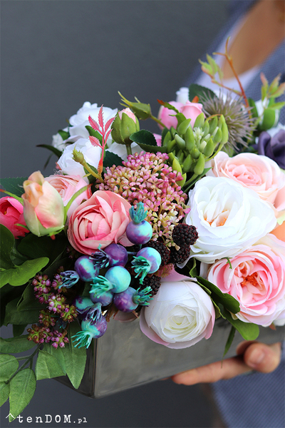 Alana Deluxia, kompozycja kwiatowa w lustrzanej donicy, wym.20x42cm 