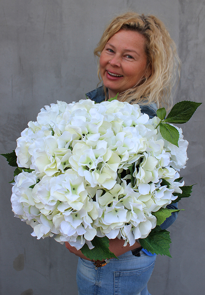 Cooler z hortensjami, elegancka kompozycja kwiatowa, wys.40cm