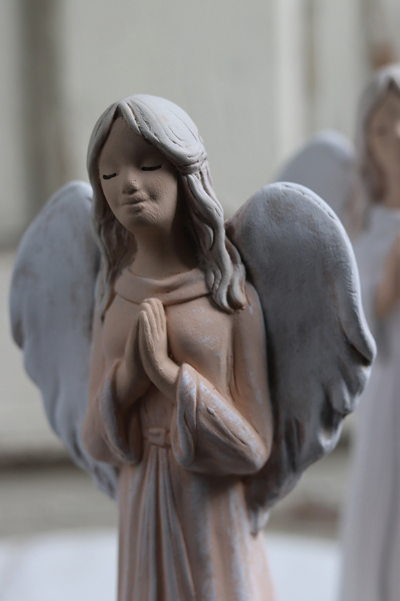 figurka ceramiczna, Uroczy Anioł, beżowy, wys.25cm