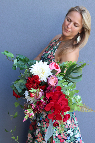 Adriana, elegancki bukiet/dekoracja nagrobna w nasyconych barwach, wym.70x46cm