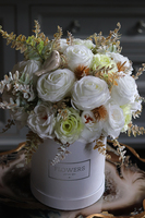 Cellasa, biały flowerbox z różami, wys.38cm