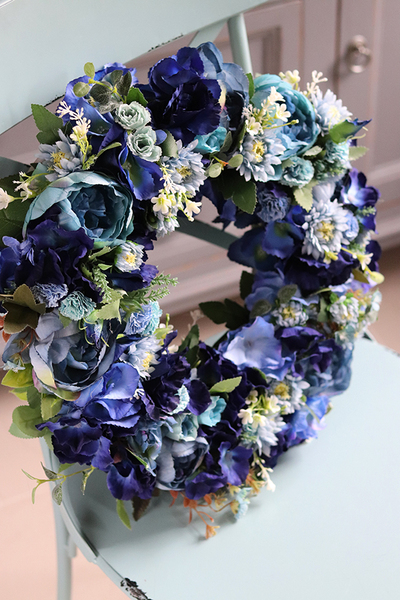 Granatowa Idylla, niebieski wianek na drzwi, śr. 43cm