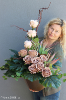 Bliskość Cappuccino, kompozycja nagrobna w naczyniu łódce, wym.78x86x52cm