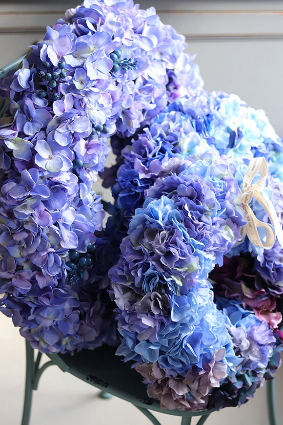 Blue Fellena, bogaty wianek z hortensji, śr.41cm 