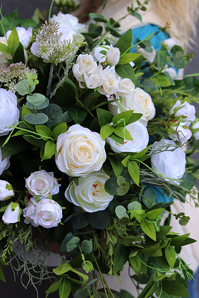 Agnes, elegancki flowebox z białymi różami, wys.50cm