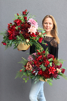 Astry Bordo New, kompozycja kwiatowa nagrobna, wym.47x55cm