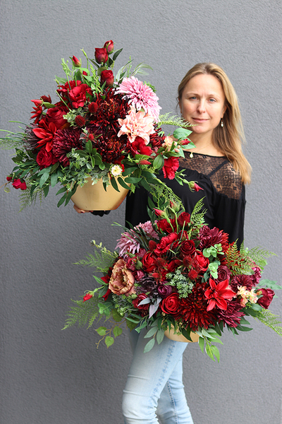 Astry Bordo New, kompozycja kwiatowa nagrobna, wym.47x55cm