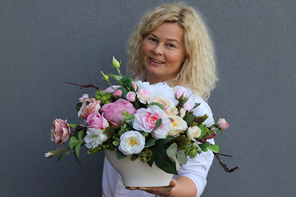 elegancka kompozycja kwiatowa Abellina, wym. 40x42cm