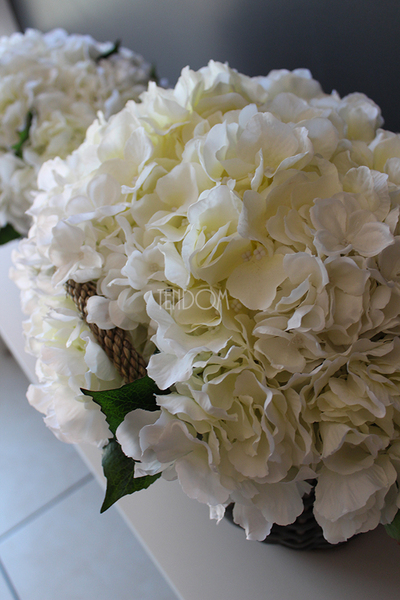 bogaty kosz Satra z białymi hortensjami, wys. 22 cm, mniejszy 