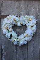 Serce White, dekoracja kwiatowa na wiklinowym spodzie, wys.32cm