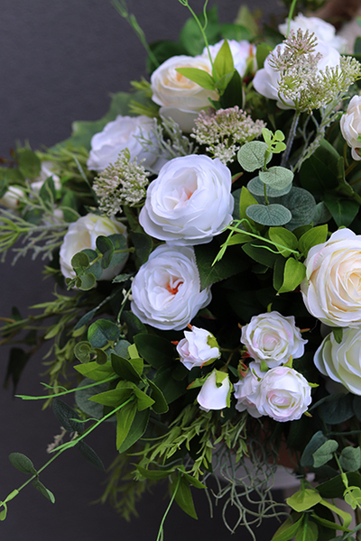 Agnes, elegancki flowebox z białymi różami, wys.50cm