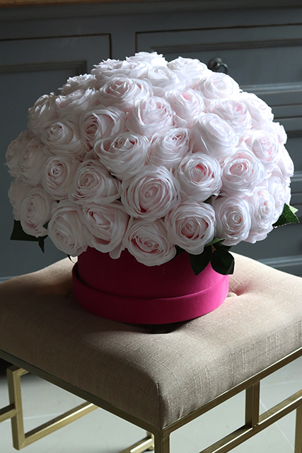 Aksamit, flowerbox welurowy z różami, wys.36cm