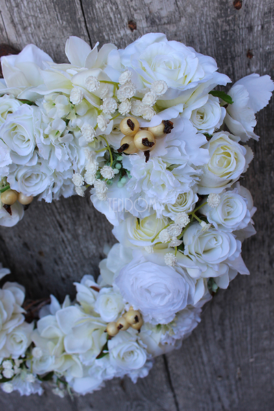 Serce White, dekoracja kwiatowa na wiklinowym spodzie, wys.32cm