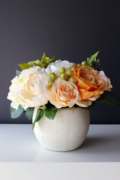 kompozycja kwiatowa / bukiet Elegancja wys.24cm, śr.30cm