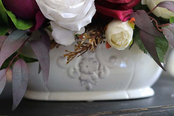 Hanallo, kompozycja kwiatowa w ażurowym naczyniu, wym.20x34x24cm