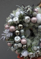 Silver Christmas Time, świąteczny wianek na drzwi, śr 27cm