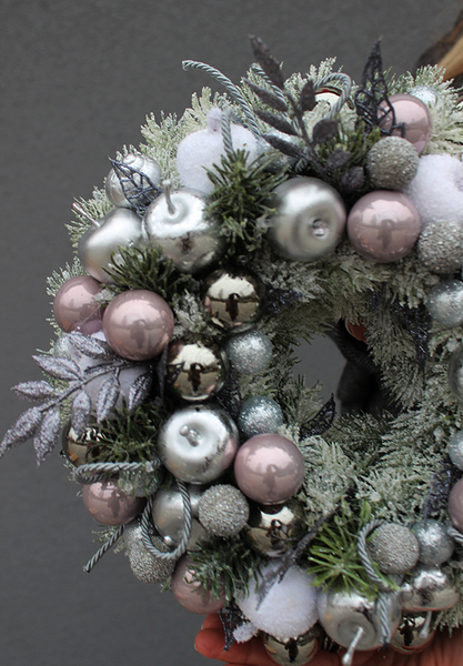 Silver Christmas Time, świąteczny wianek na drzwi, śr 27cm