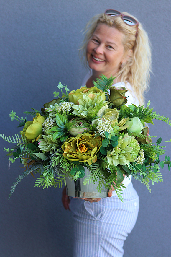 Janina Green&Gold, kompozycja z zielonych kwiatów, wym.42x55cm