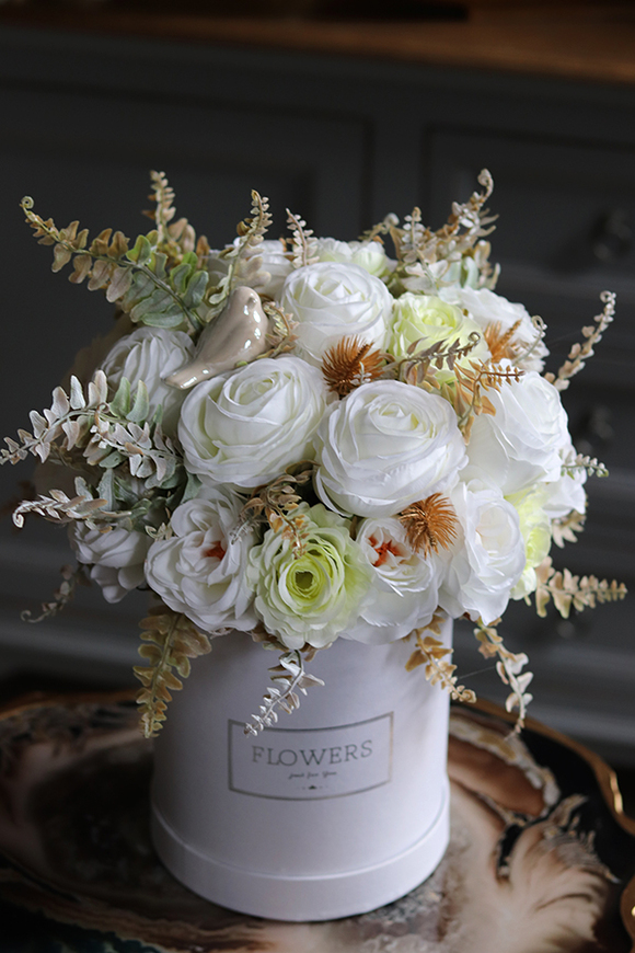 Cellasa, biały flowerbox z różami, wys.38cm