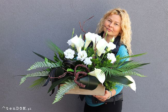 Karlitto, dekoracja nagrobna z kallą i eustomą, wym.56x86cm 