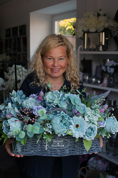 podłużny kosz z wysokiej jakości sztucznymi kwiatami Theresa 29x60cm