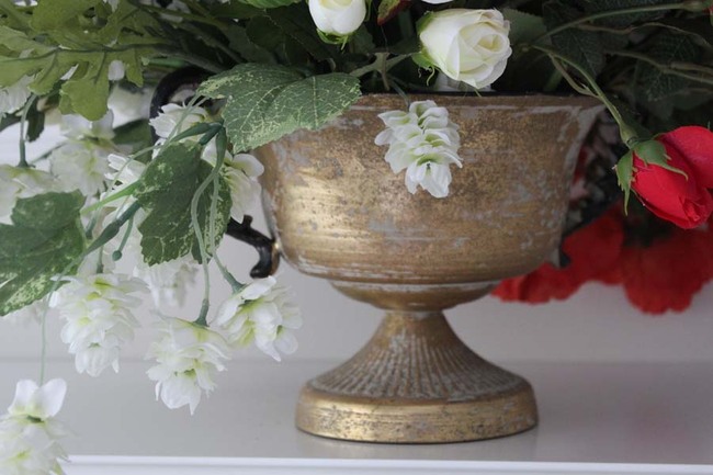 Danielle kompozycja w złotym metalowym pucharze, wys.46cm