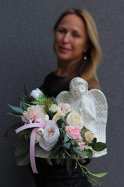 Biały Anioł, dekoracja nagrobna z betonowym aniołem, wym.23x34x26cm