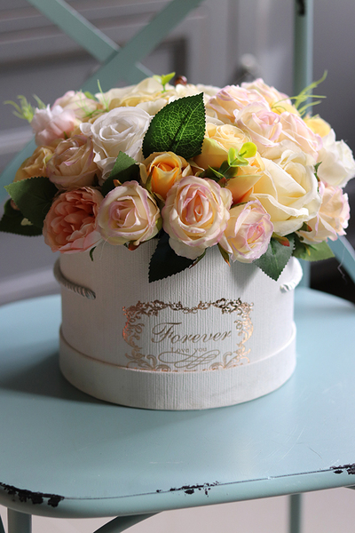 Feliosa, flowerbox z różami w radosnych kolorach, wys.25cm 