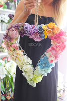 walentynkowe Serce Rainbow - dekoracja kwiatowa na wiklinowym spodzie,wys.44cm,szer. 38cm