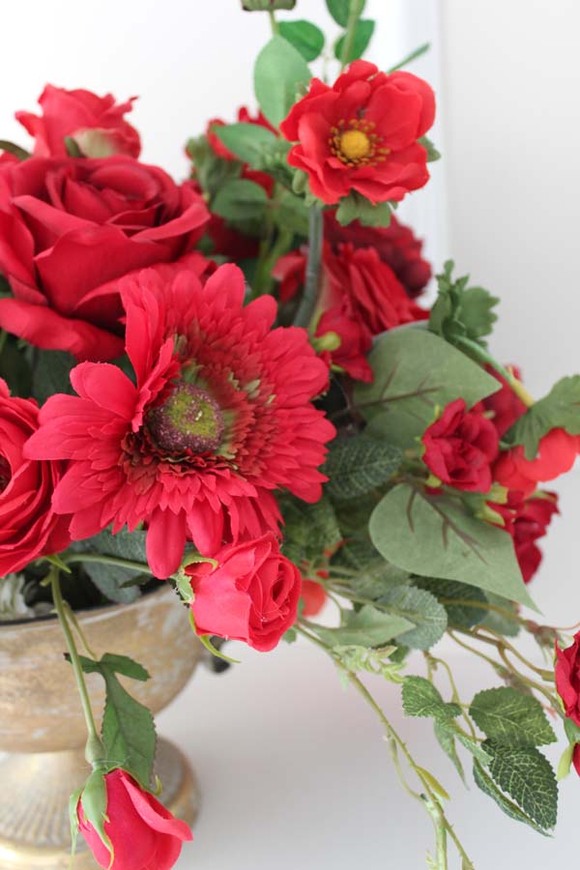 Danielle kompozycja w złotym metalowym pucharze, wys.46cm