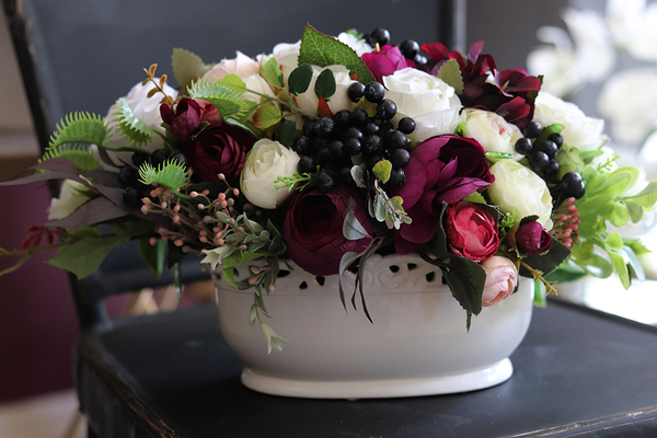 Hanallo, kompozycja kwiatowa w ażurowym naczyniu, wym.20x34x24cm