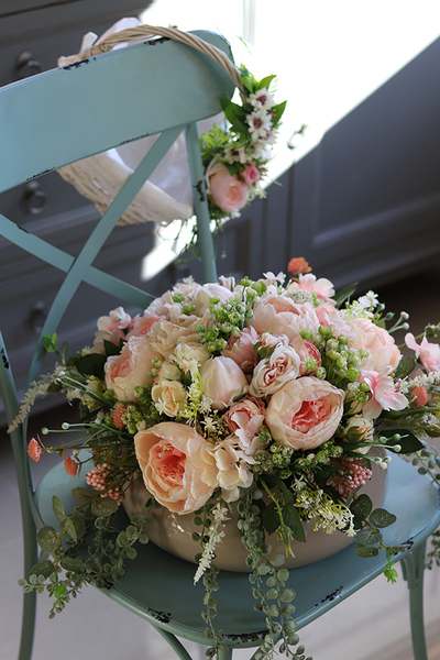 bardzo elegancka kompozycja kwiatowa, Czarowna Eligia, wys.28cm