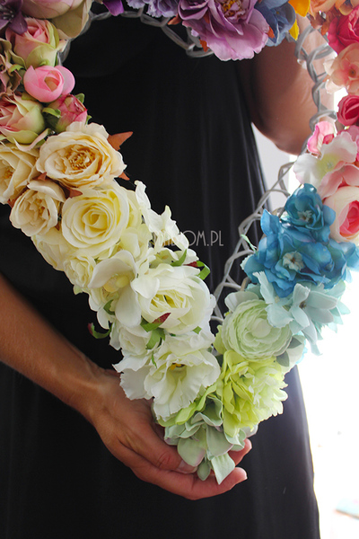 walentynkowe Serce Rainbow - dekoracja kwiatowa na wiklinowym spodzie,wys.44cm,szer. 38cm