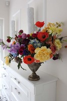 Concordia, kompozycja w złotym metalowym pucharze wys.57cm