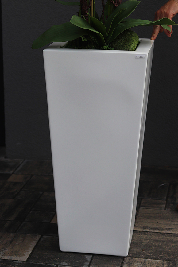 Camila Grande Fiberglass, duży biały storczyk w donicy, wys.152cm