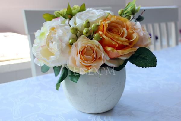 kompozycja kwiatowa / bukiet Elegancja wys.24cm, śr.30cm