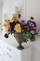 Concordia, kompozycja w złotym metalowym pucharze wys.57cm