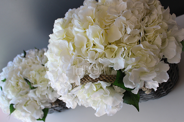 bogaty kosz Satra z białymi hortensjami wys. 32 cm, większy