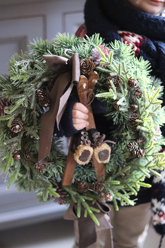 dekoracja zimowa / wianek Narciarski Szyk Leona, śr.32cm