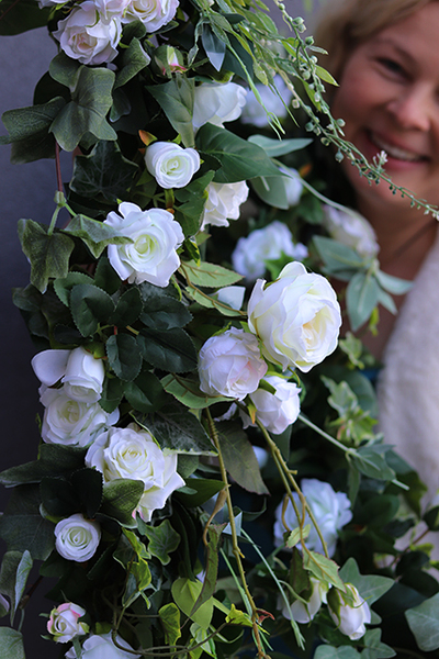 Agnes, elegancka girlanda z białymi kwiatami, dł.2m