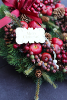 bordowy wianek / stroik dekoracyjny Tradycja Zimowa, śr.28cm   