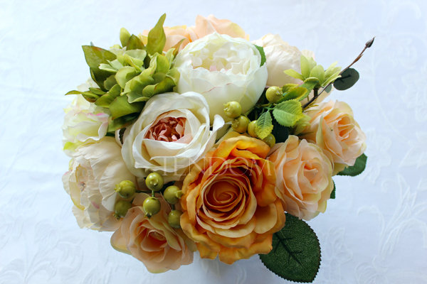 kompozycja kwiatowa / bukiet Elegancja wys.24cm, śr.30cm