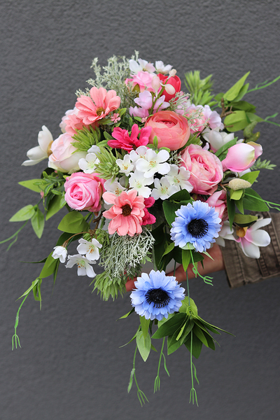 barwna kompozycja w białej ceramicznej donicy, Jessina, wys.30cm