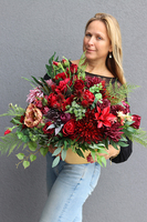 Astry Bordo New, kompozycja kwiatowa nagrobna, wym.47x55cm