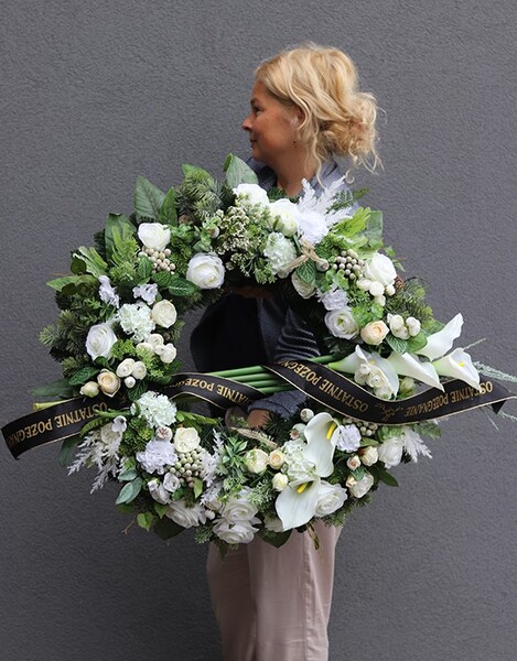 duży wieniec nagrobny z kallami, Memoriana, śr.68cm 