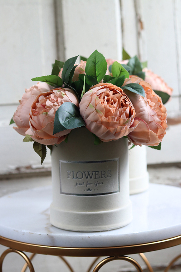 beżowy welurowy flowerbox z piwoniami, Severna Big New, wys.29cm