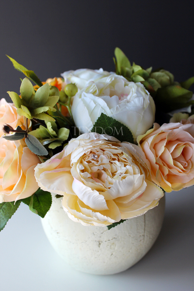 kompozycja kwiatowa / bukiet Elegancja wys.24cm, śr.30cm